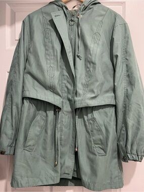FLEET STREET Women's 90s Sage Green Hooded Anorak Jacket in brushed suede